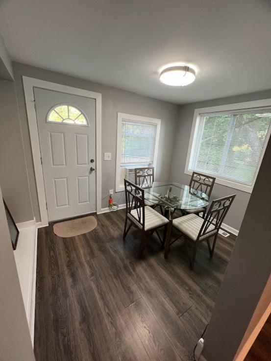 Charming And Happy Walled Lake Mi Cottage Нови Экстерьер фото