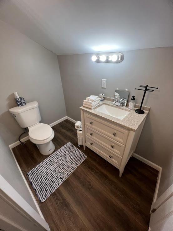Charming And Happy Walled Lake Mi Cottage Нови Экстерьер фото